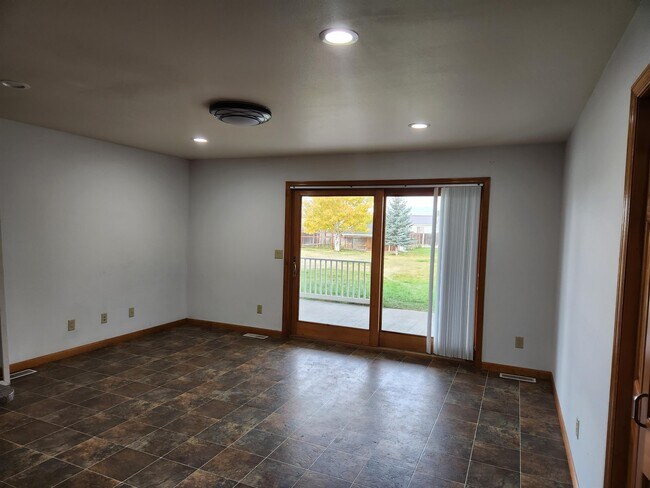 Photo - 103 Lilac Ave