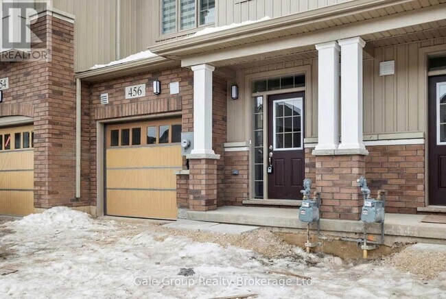 Photo - 456 Adelaide St