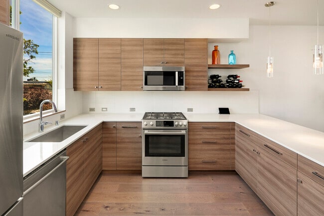 Photo - 208 16th Ave