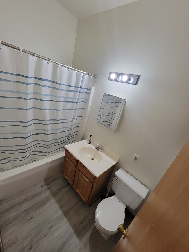 Photo - 1337 Main St Unit 6