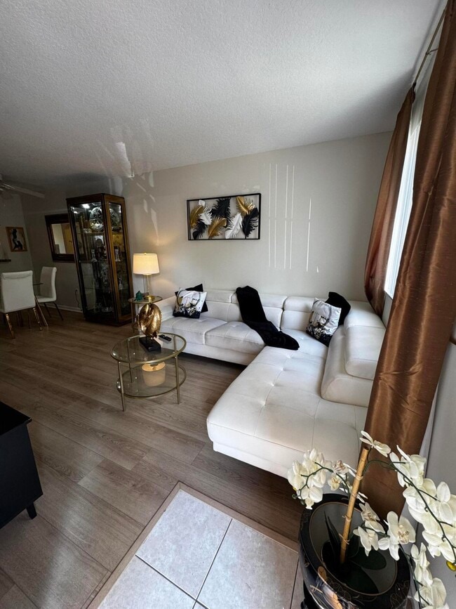 Photo - 3810 N Jog Rd Unidad 105