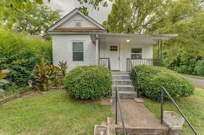 Charming Craftsman Bungalow — 727?N?Holly?... - Charming Craftsman Bungalow — 727?N?Holly?... House