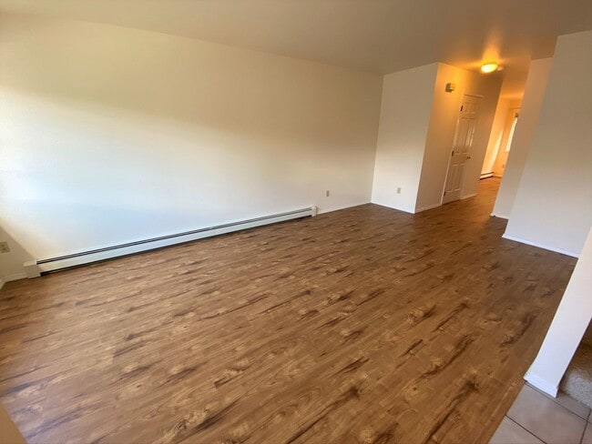 Photo - 2 Bed 1.5 Bath Condo! W/S/G/Lawn Care Included! Unidad University Place Condominiums