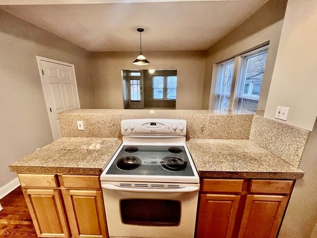 Photo - 1535 McCausland Ave