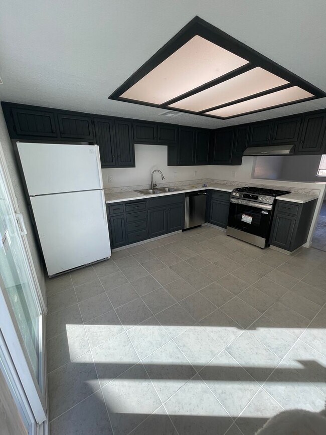 Photo - ERW1617 Unit Apt B