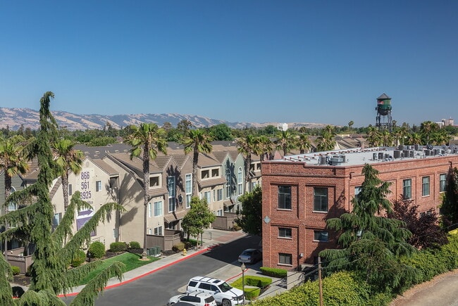 Building Photo - The Esplanade