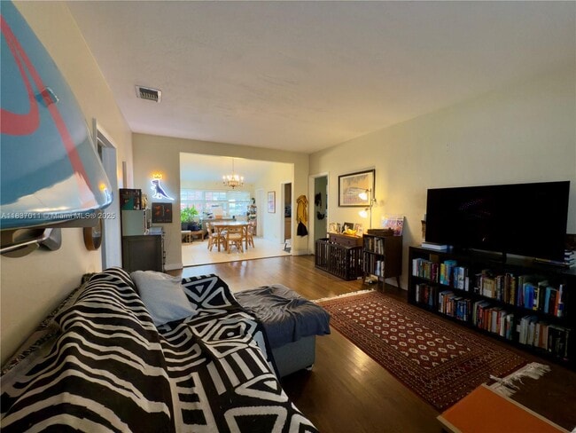 Photo - 16 Malaga Ave