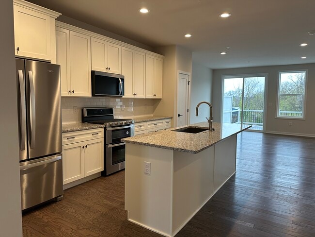 Photo - 182 Mahogany Ln