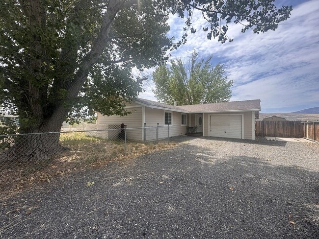 Building Photo - 3 bedroom, 1 bathroom Home