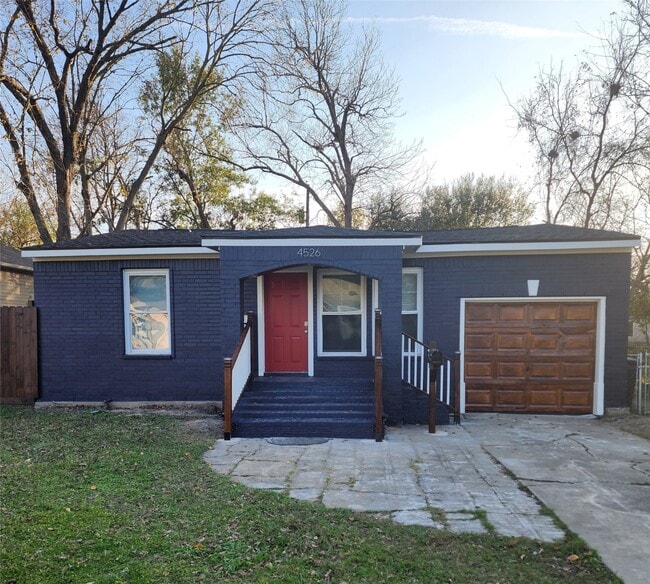 Photo - 4526 Kingsbury St