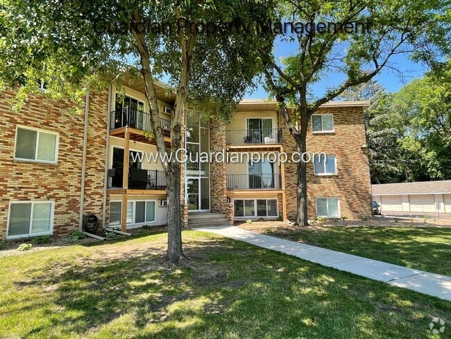 Building Photo - Champlin 2nd Floor Renovated Apartment, Di... Unit #7