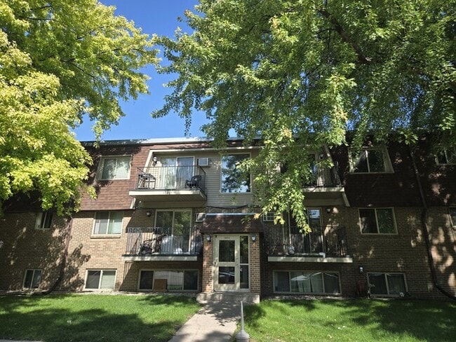 Building Photo - 1814 22nd Ave S Unit 317