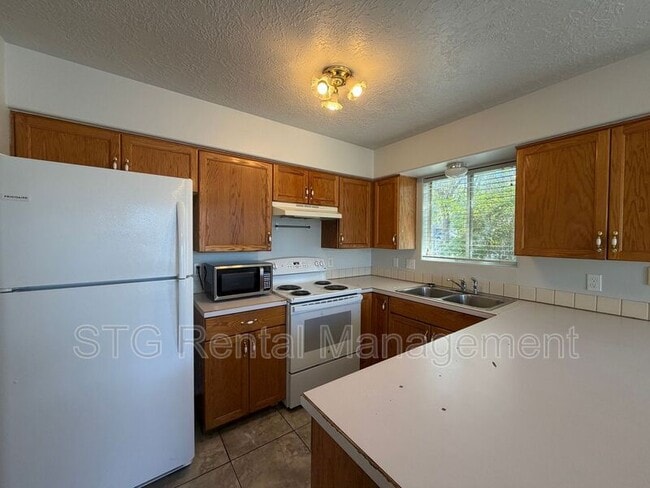 Building Photo - 433 E 1050 S Unit #2