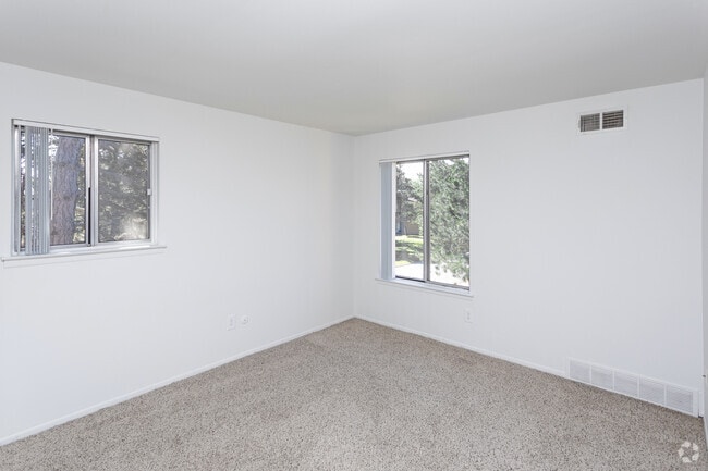 2BR, 1.5BA - 800 SF