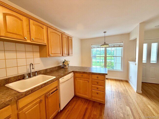 Photo - 73 Sandalwood Ln