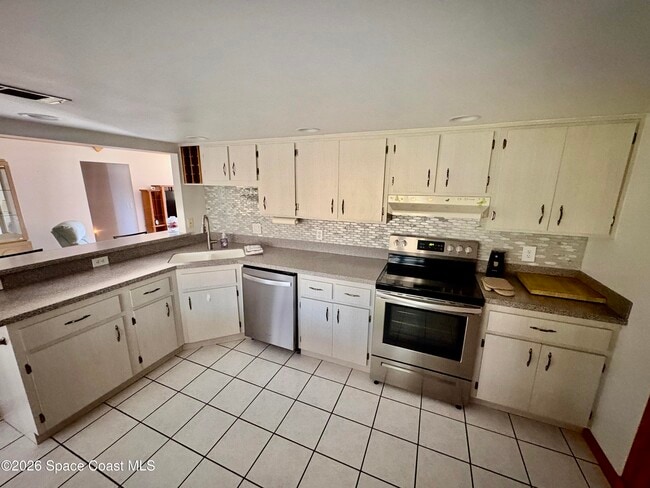 Photo - 585 Crystal Mist Rd NW