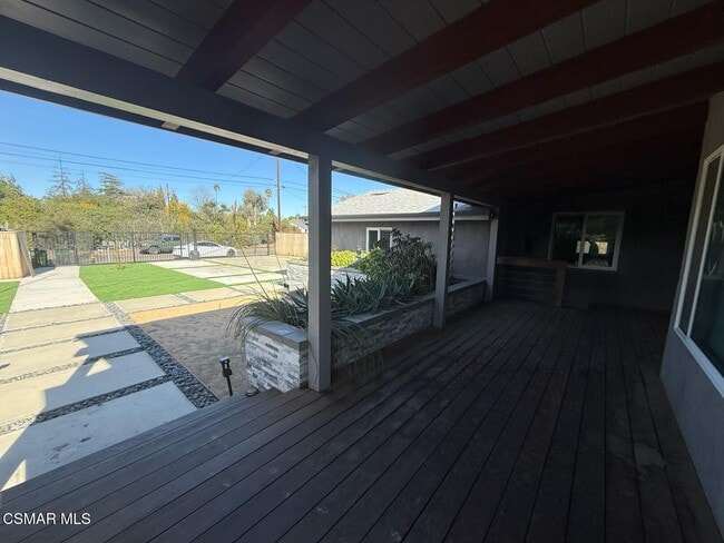 Photo - 23400 Collins St