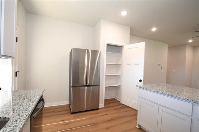 Photo - 540 Cosmos St