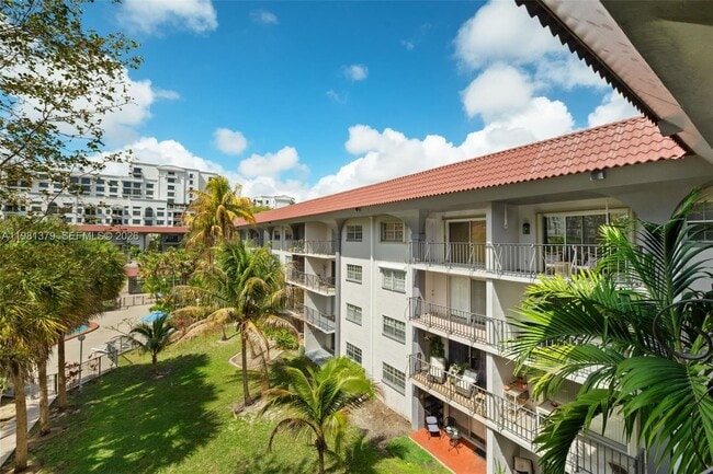 Building Photo - 8107 SW 72nd Ave Unit 410E