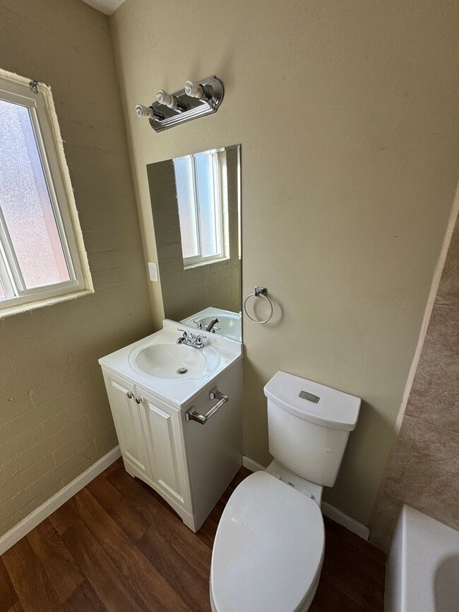 Photo - Modern Midtown Living: Sleek 1-BR with Wood Floors in Tucson’s Garden District Unidad Bellevue Manor-O