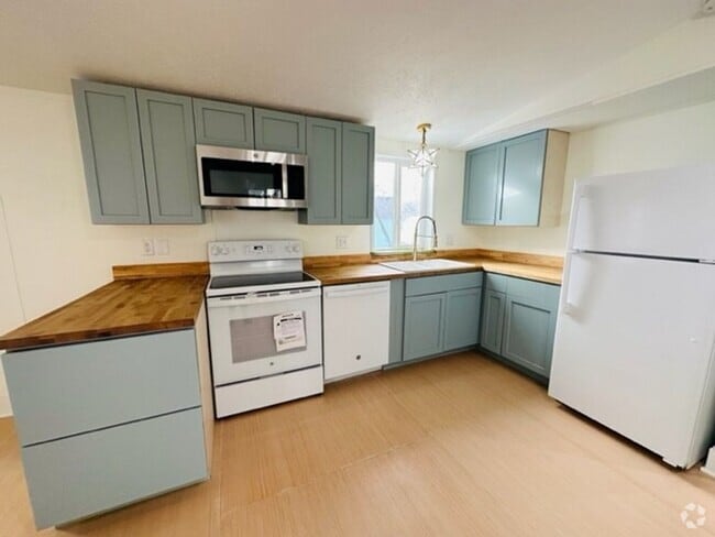 Building Photo - Newly Remodeled 3 bed/2 bath in Hamilton Rental