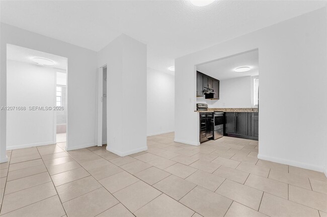 Building Photo - 3751 SW 60th Ave Unit 1