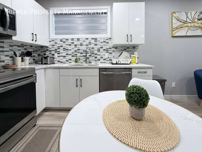 Photo - MODERN 1-BED BASEMENT SUITE | KESWICK | PRIVATE ENTRY