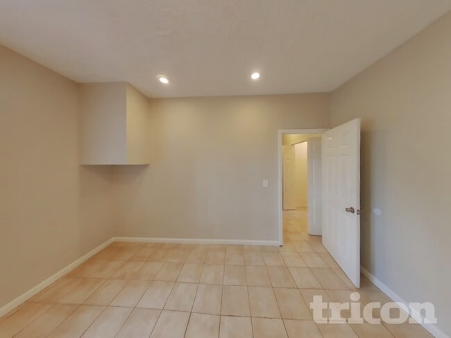 Photo - 365 Anna Ave