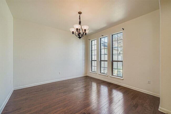 Photo - 212 Great Cir Cove