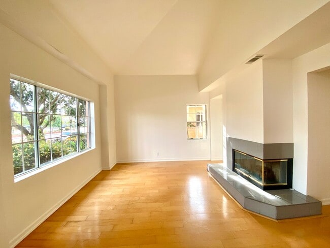 Photo - Walking Distance to Girsh Park - 3+2.5 COND - 2 CAR GARAGE - Pool - Hot Tub