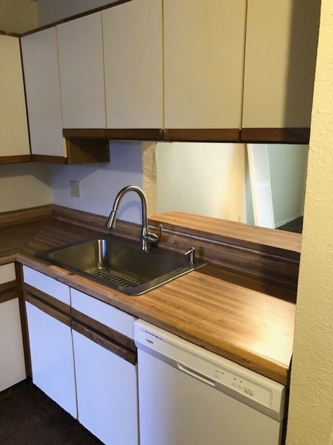 Photo - 2 BEDROOM CONDO BY UNT