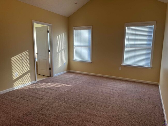 Photo - 308 Thornton Dr