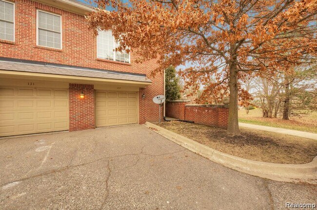 Photo - 137 Village Way