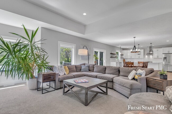 Photo - Spacious 6-Bedroom Retreat in Rockford with 3.5 Luxurious Baths