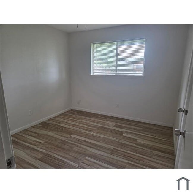 Photo - 8762 Mickleton Dr
