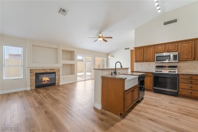 Photo - 8250 Fox Tail Way