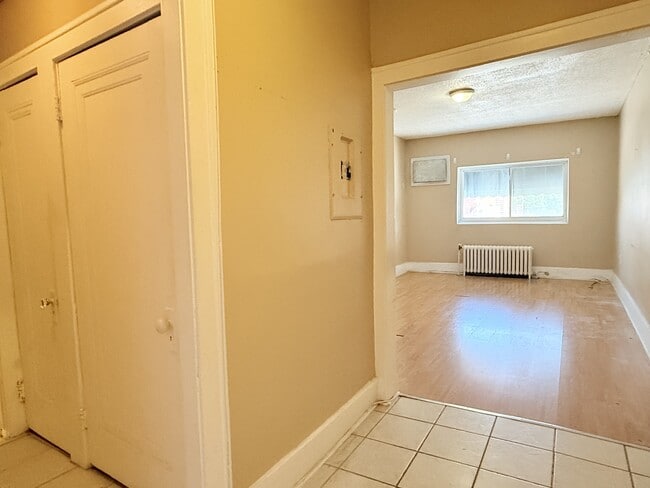 Photo - 1441 Wyandotte St E Unit 5