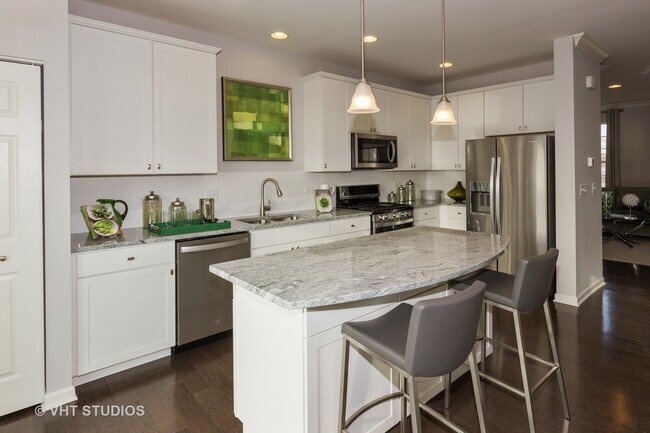 Photo - 285 Lakeshore Dr