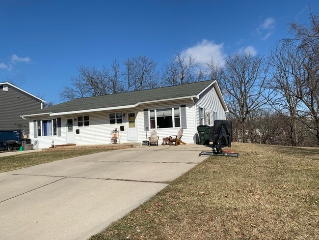 Photo - 401 Spring St