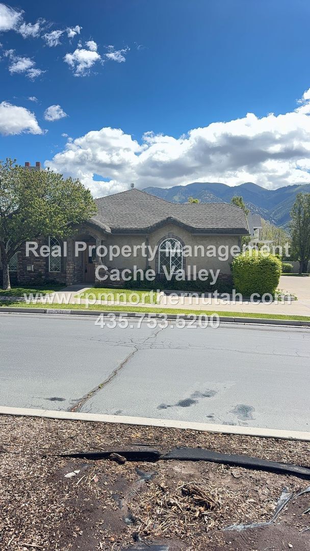 Photo - 4 Bedroom in Cobble Stone Gated Community in Providence!