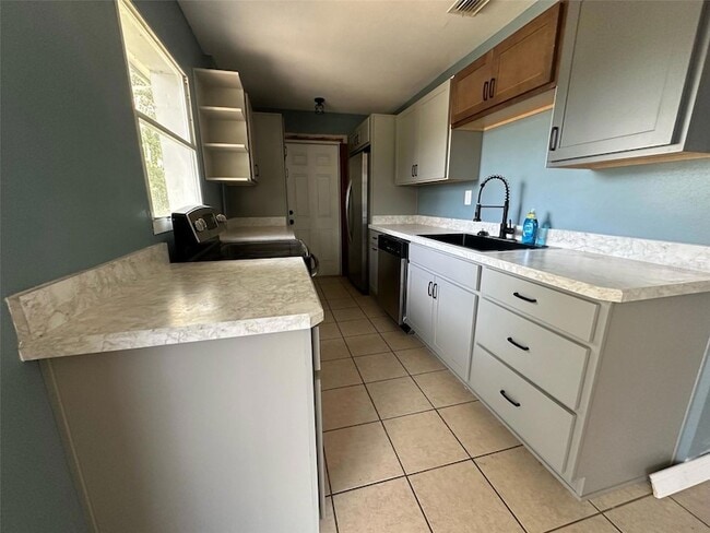 Photo - 800 Phoenix Ave