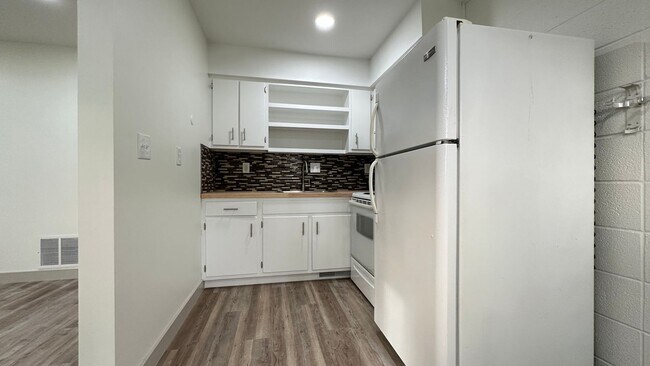 Photo - 326 W Kenwood Dr
