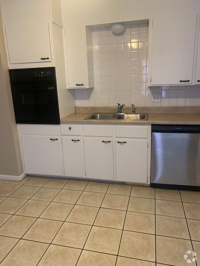 Building Photo - 6205 Lawrence Blvd Rental