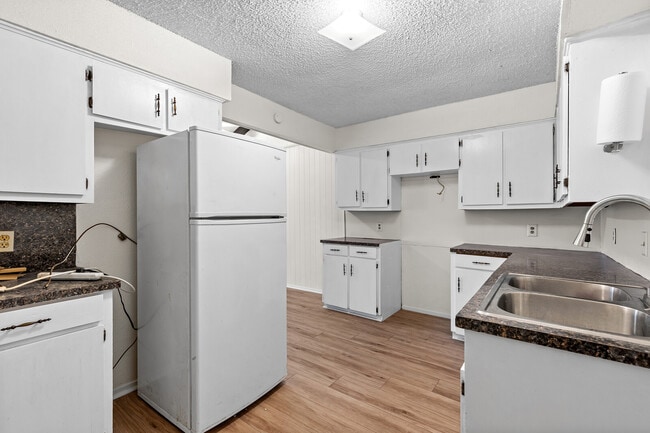 Photo - 1208 Clark St