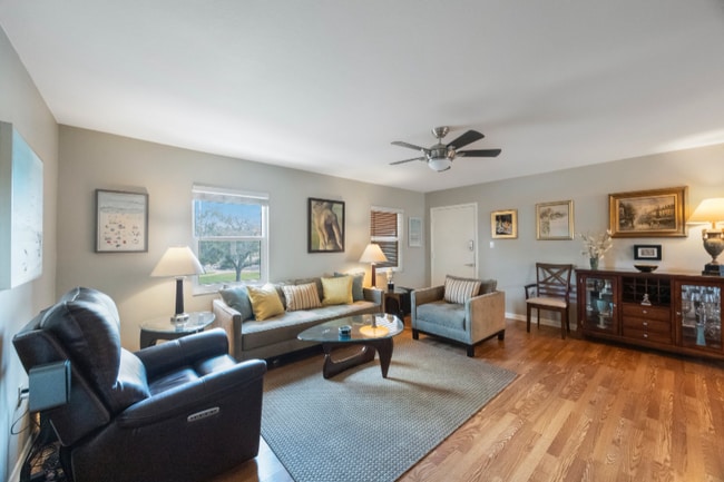 Building Photo - 7010 Sunset Dr S Unit 2B Rental