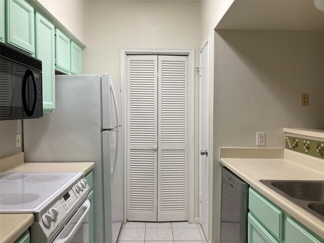 Photo - 6500 Harbor Town Dr Unidad True