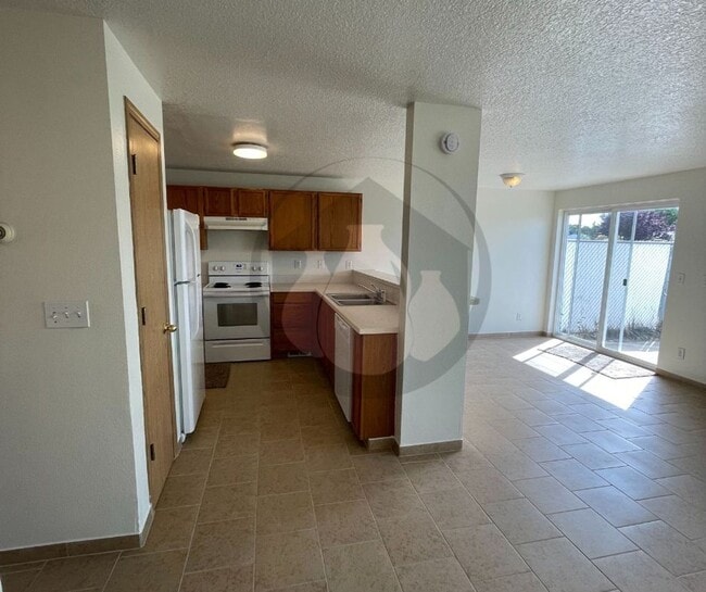 Photo - Charter Triplex #2022-1085 Unit 973