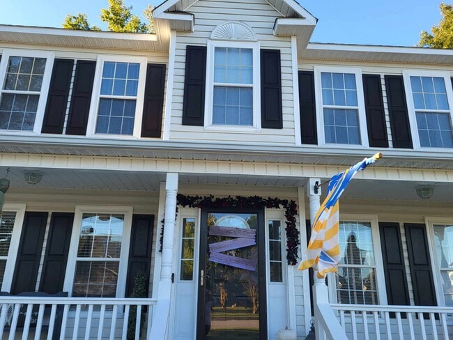 Photo - 220 Newport Drive