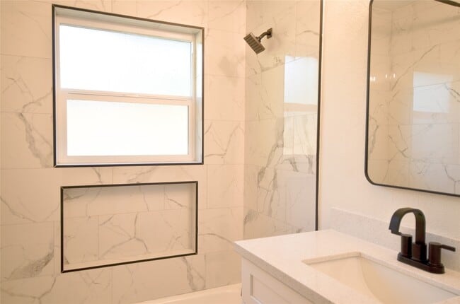 Building Photo - 3011 Columbia St