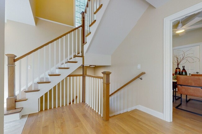 Photo - 130 W Ellis Ave